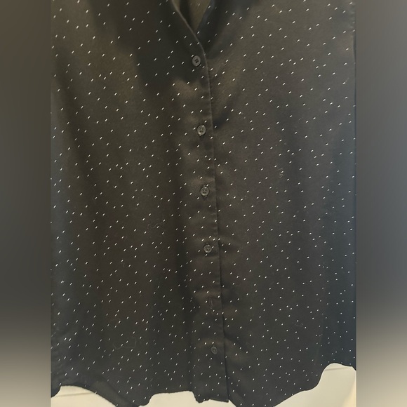 Uniqlo polka dot button down, size XS - Picture 4 of 4